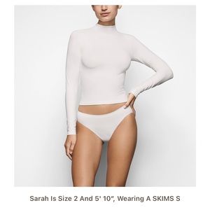 SKIMS SOFT SMOOTHING TURTLENECK TOP (MARBLE)